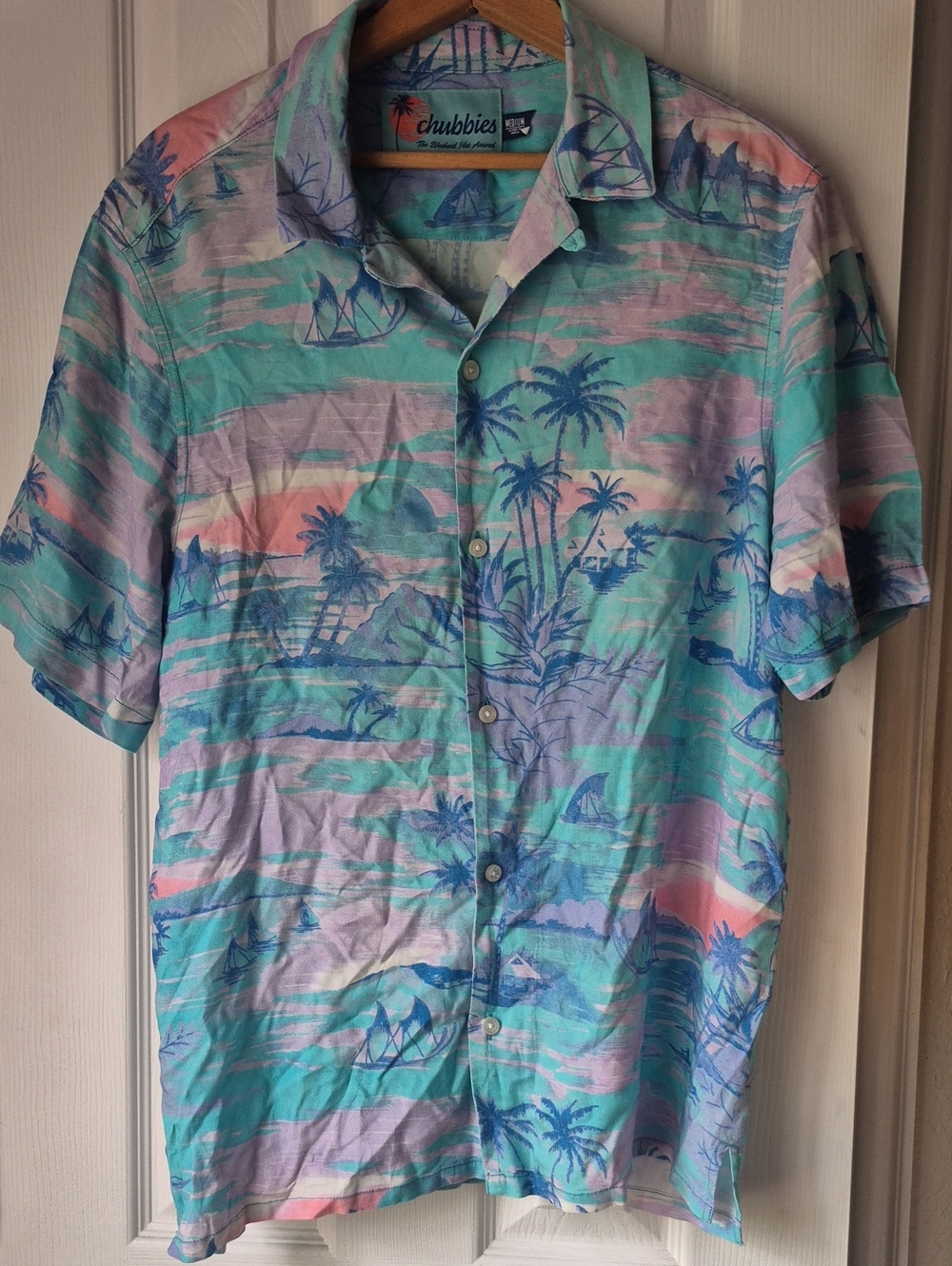CHUBBIES Hawaiian Club Shirt M Coastal Palm Tree Sailboat Tropical Button Down